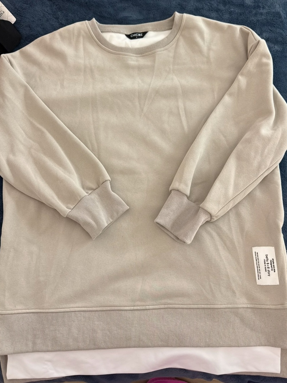 chic womens Crewneck Sweatshirt in Light Beige